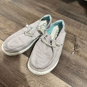 Hey dudes size 9 tan